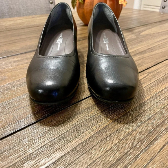 SAS REGINA Black Leather Pumps Heels Handcrafted Italian Leather Size 9 N Career - Picture 3 of 11